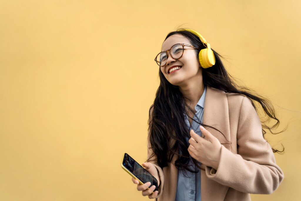 001 how to connect bluetooth headphones to an apple watch 5216612 fe5adb038db647c0a932d657a86c2d0c