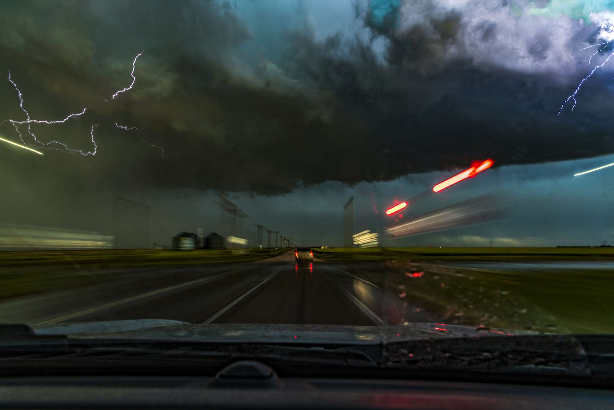 Bouře a blesky z pohledu autokamery v Coloradu, USA