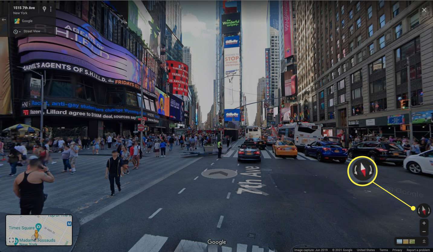 Street View v Mapách Google na New York se zvýrazněnou šipkou