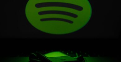 Spotify by se mel zbavit podcastu nez bude prilis pozde